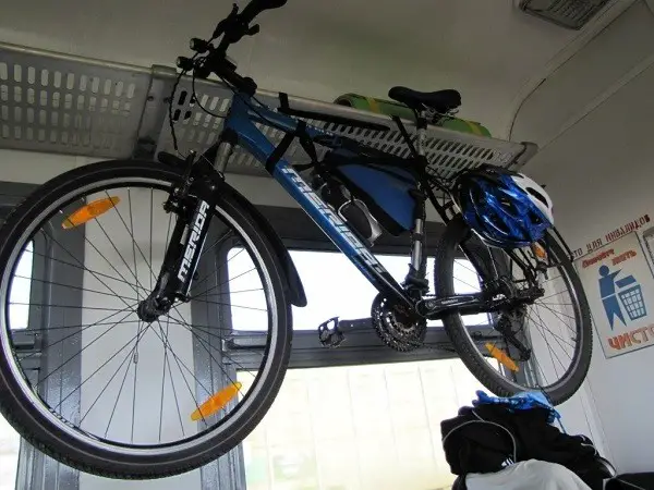 τοποθέτηση ποδηλάτου στο τρένο