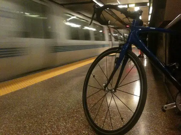ένα ποδήλατο στο υπόγειο