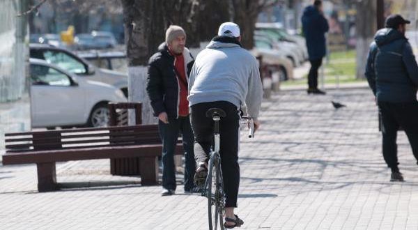 Μπορείτε να οδηγήσετε ποδήλατο σε πεζοδρόμια: Χαρακτηριστικά και απαγορεύσεις